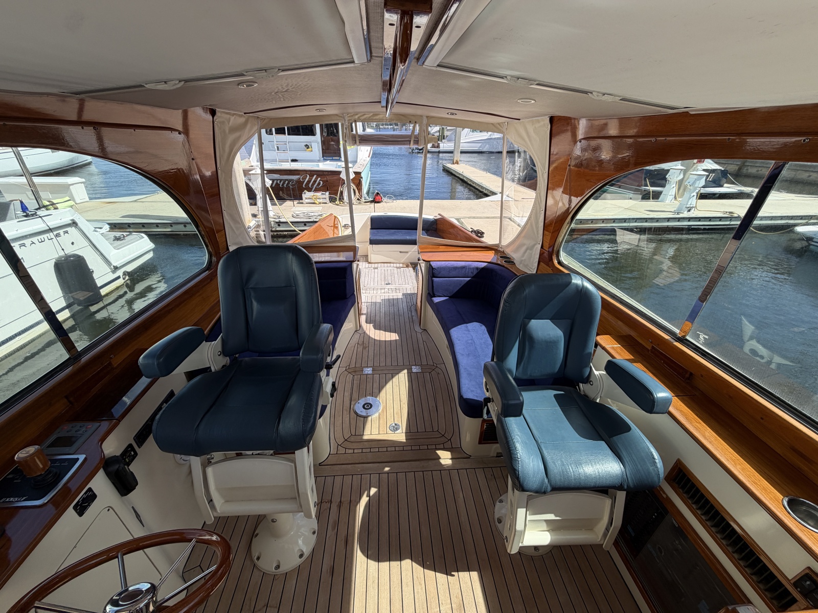 2009 Hinckley Picnic Boat 37 MKIII