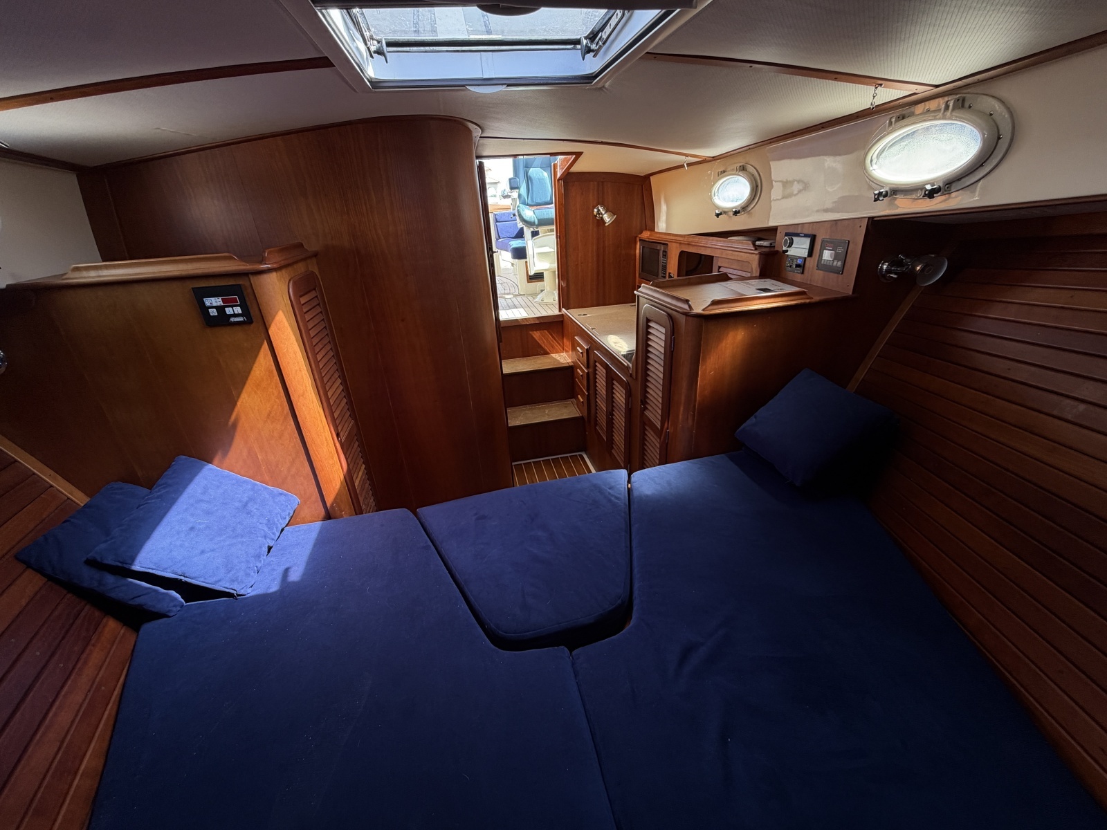 2009 Hinckley Picnic Boat 37 MKIII