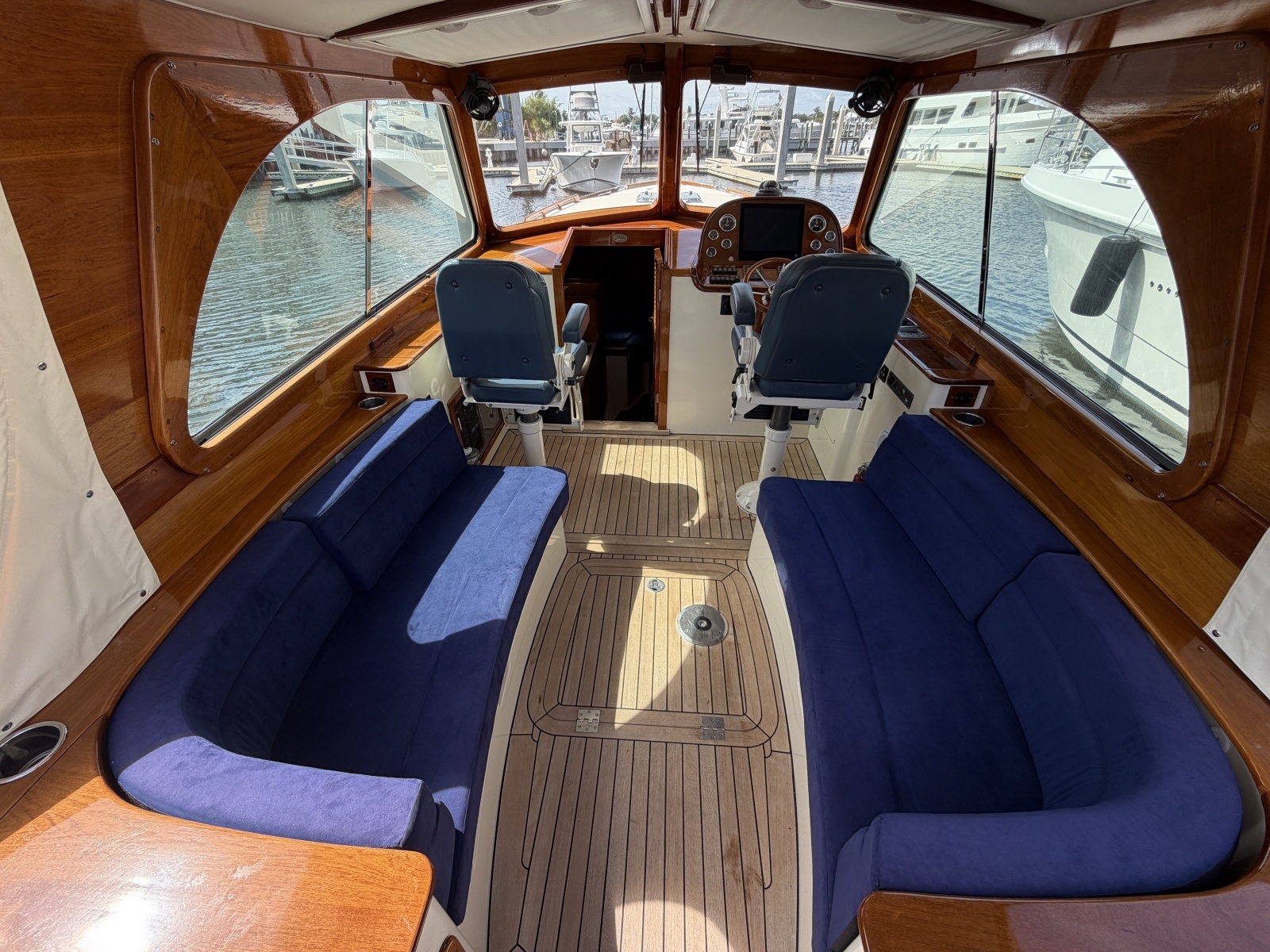 2009 Hinckley Picnic Boat 37 MKIII