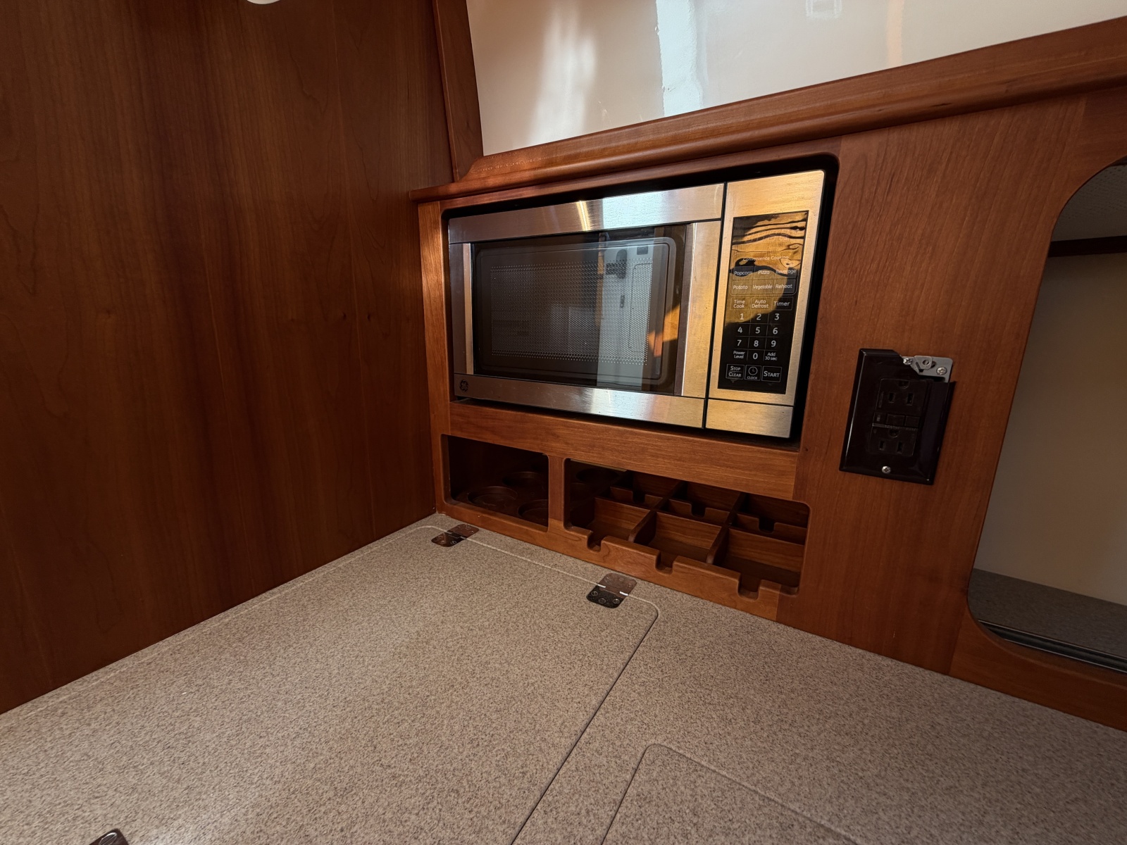 2009 Hinckley Picnic Boat 37 MKIII