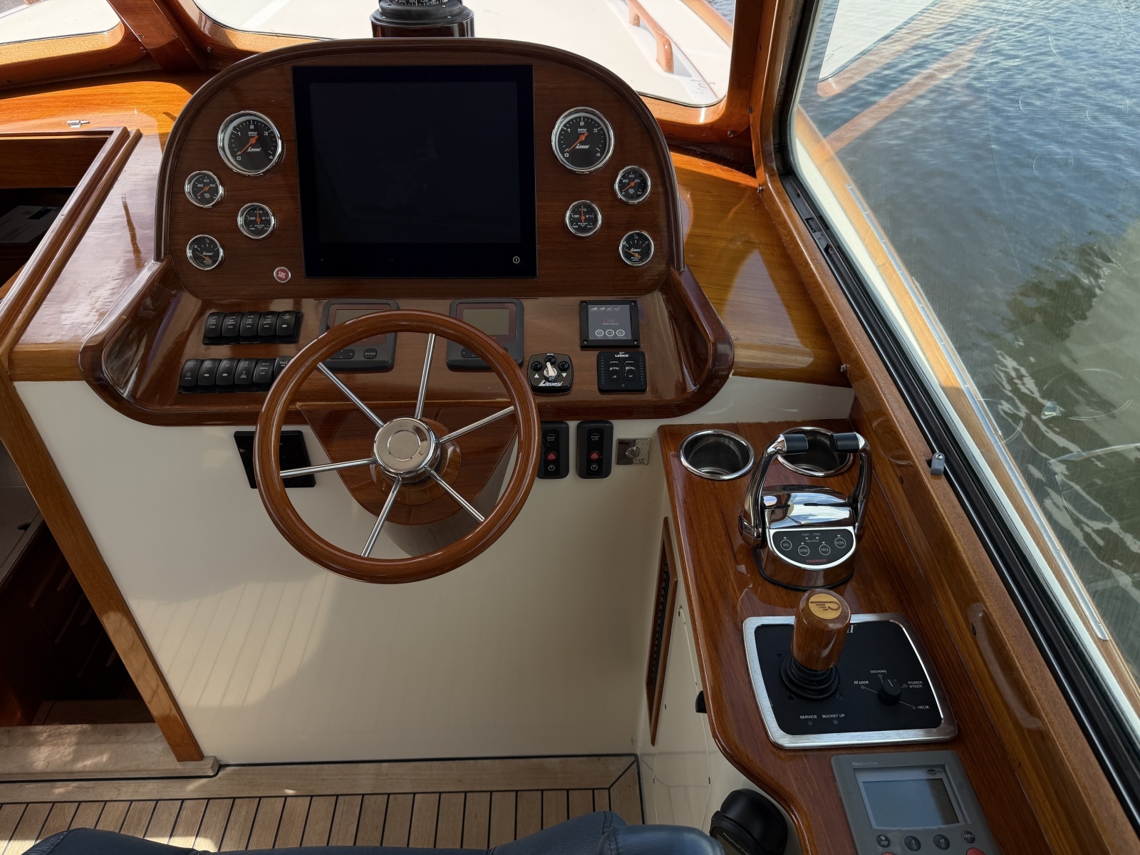 2009 Hinckley Picnic Boat 37 MKIII