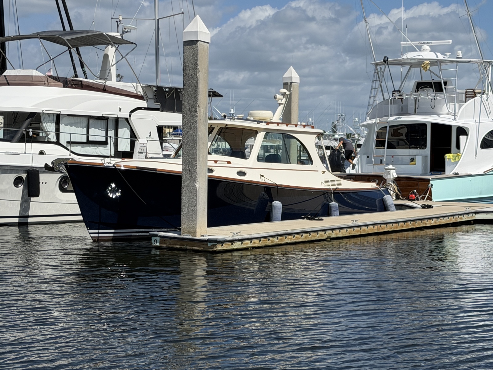 2009 Hinckley Picnic Boat 37 MKIII