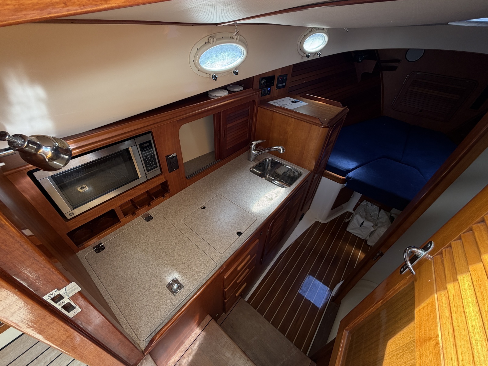 2009 Hinckley Picnic Boat 37 MKIII
