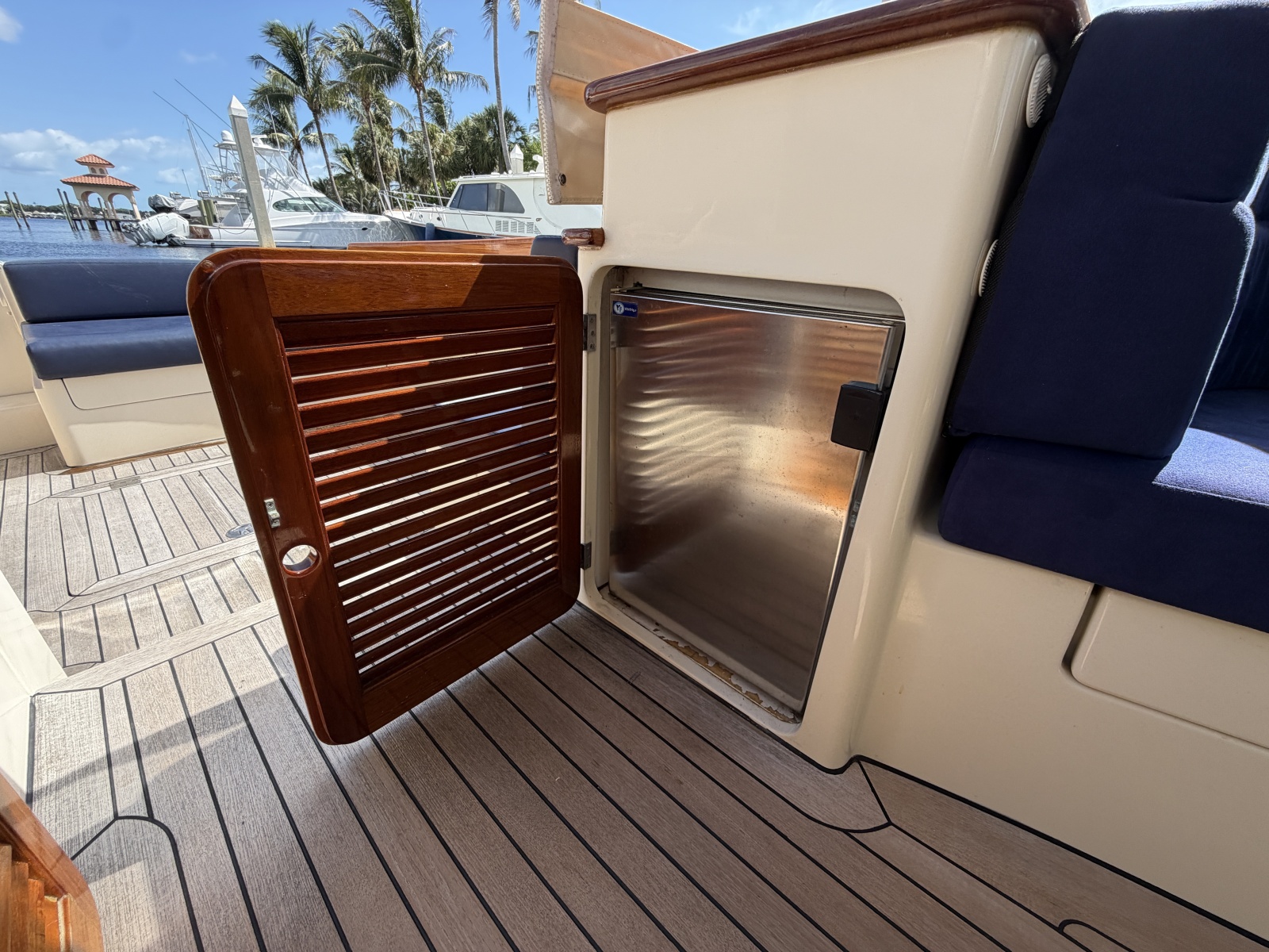 2009 Hinckley Picnic Boat 37 MKIII