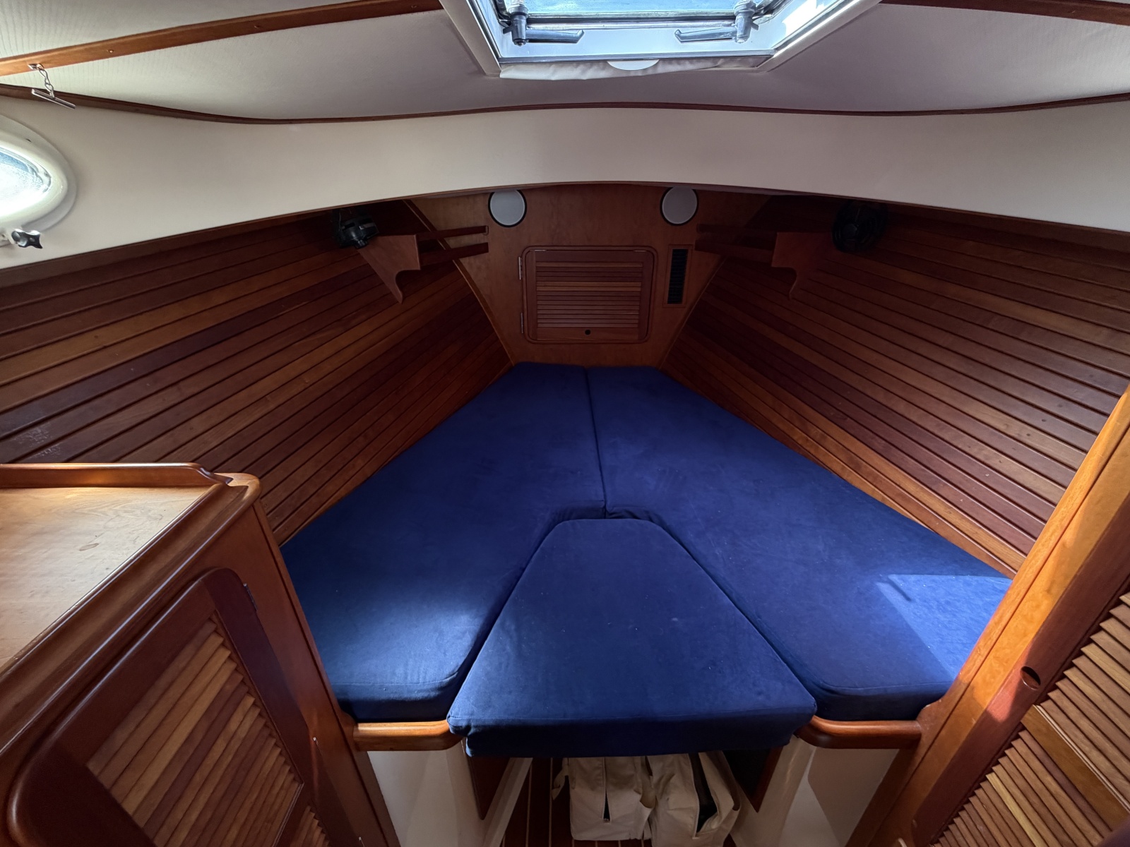 2009 Hinckley Picnic Boat 37 MKIII