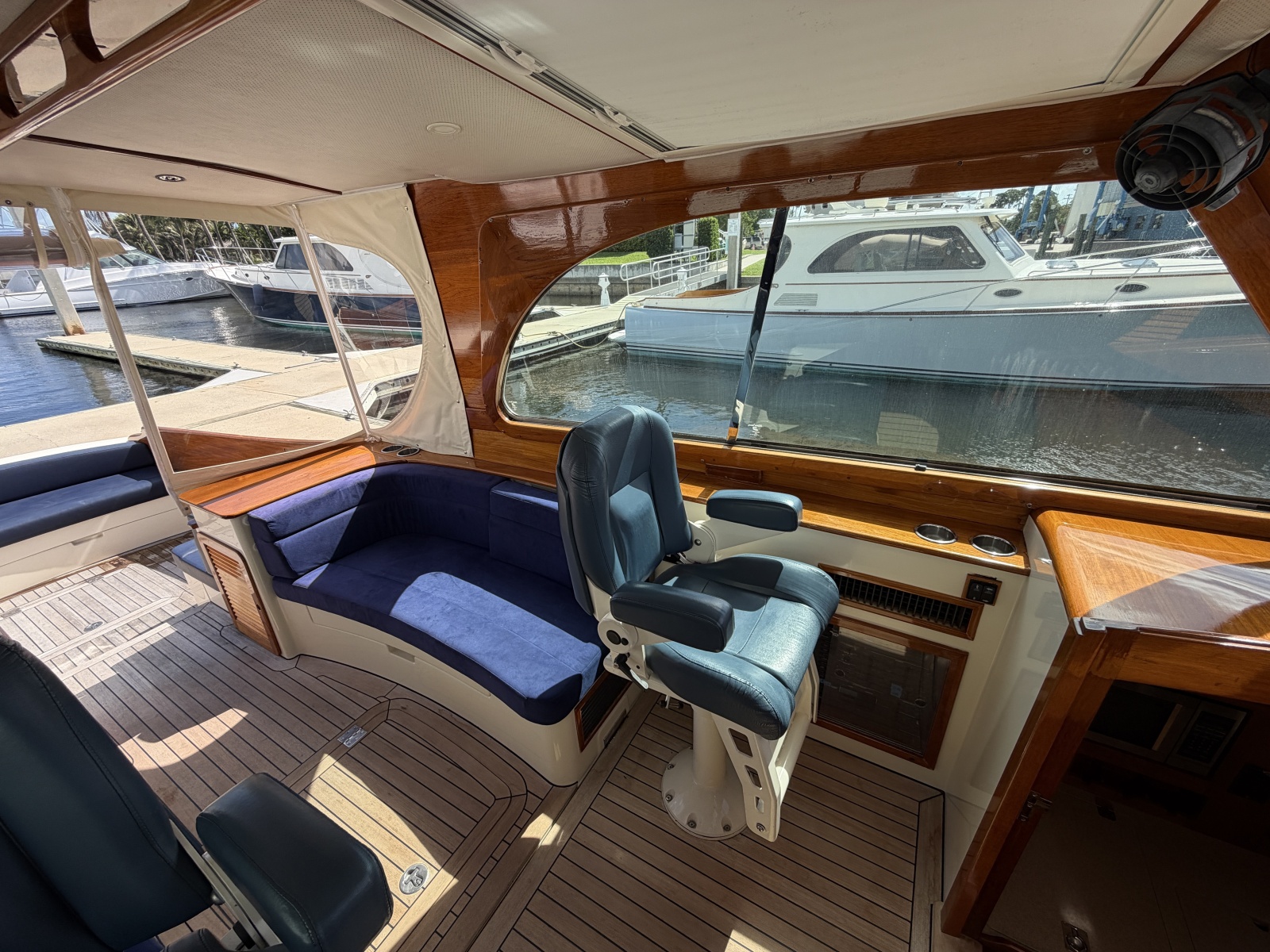 2009 Hinckley Picnic Boat 37 MKIII