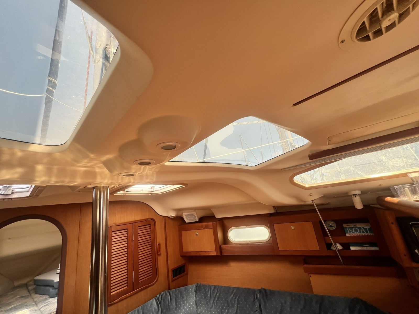 1999 Hunter 380