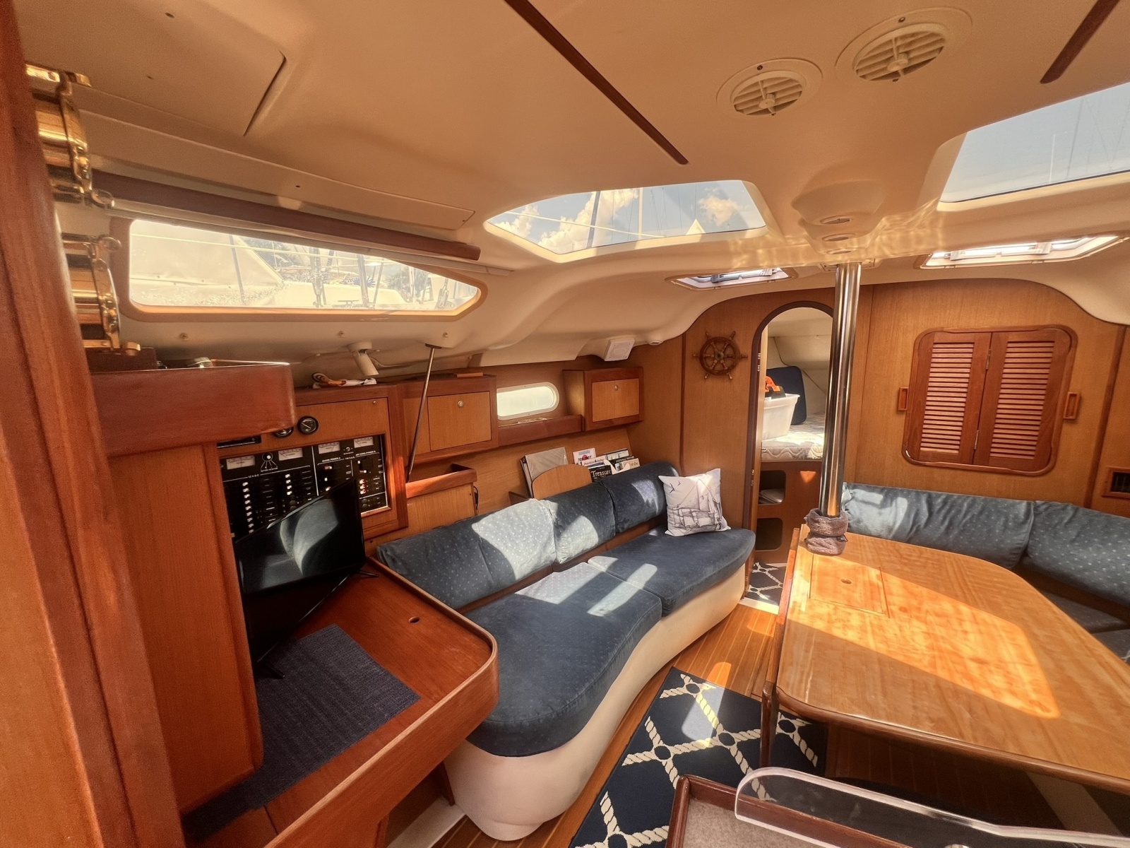 1999 Hunter 380