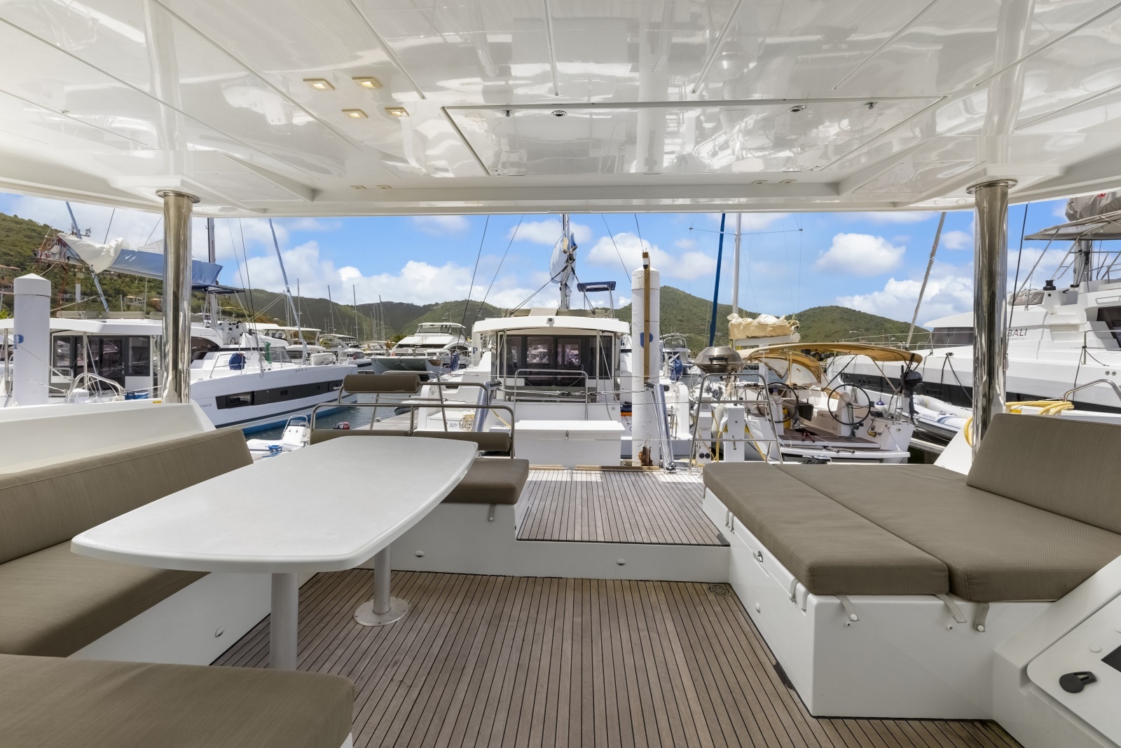 2022 Lagoon 52F