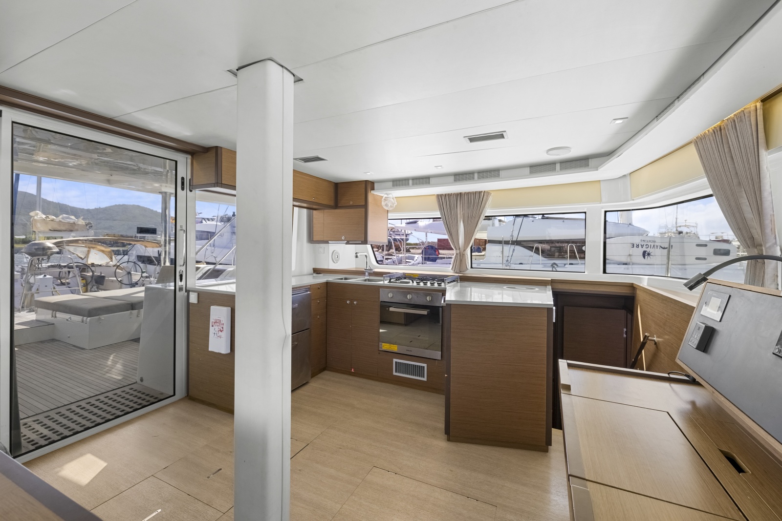 2022 Lagoon 52F
