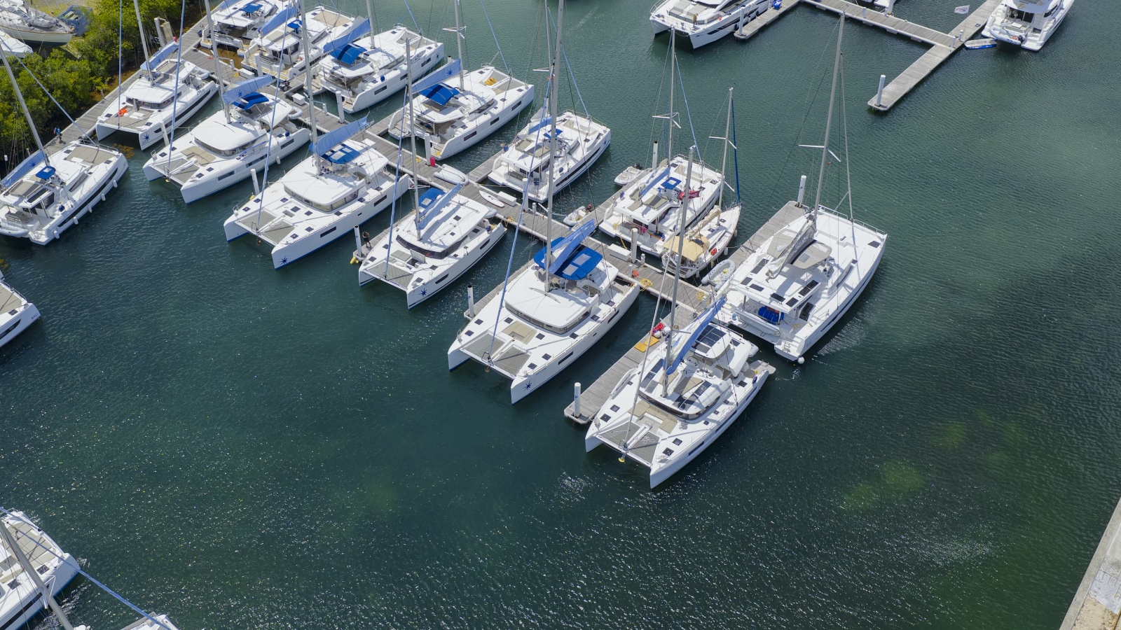 2022 Lagoon 52F