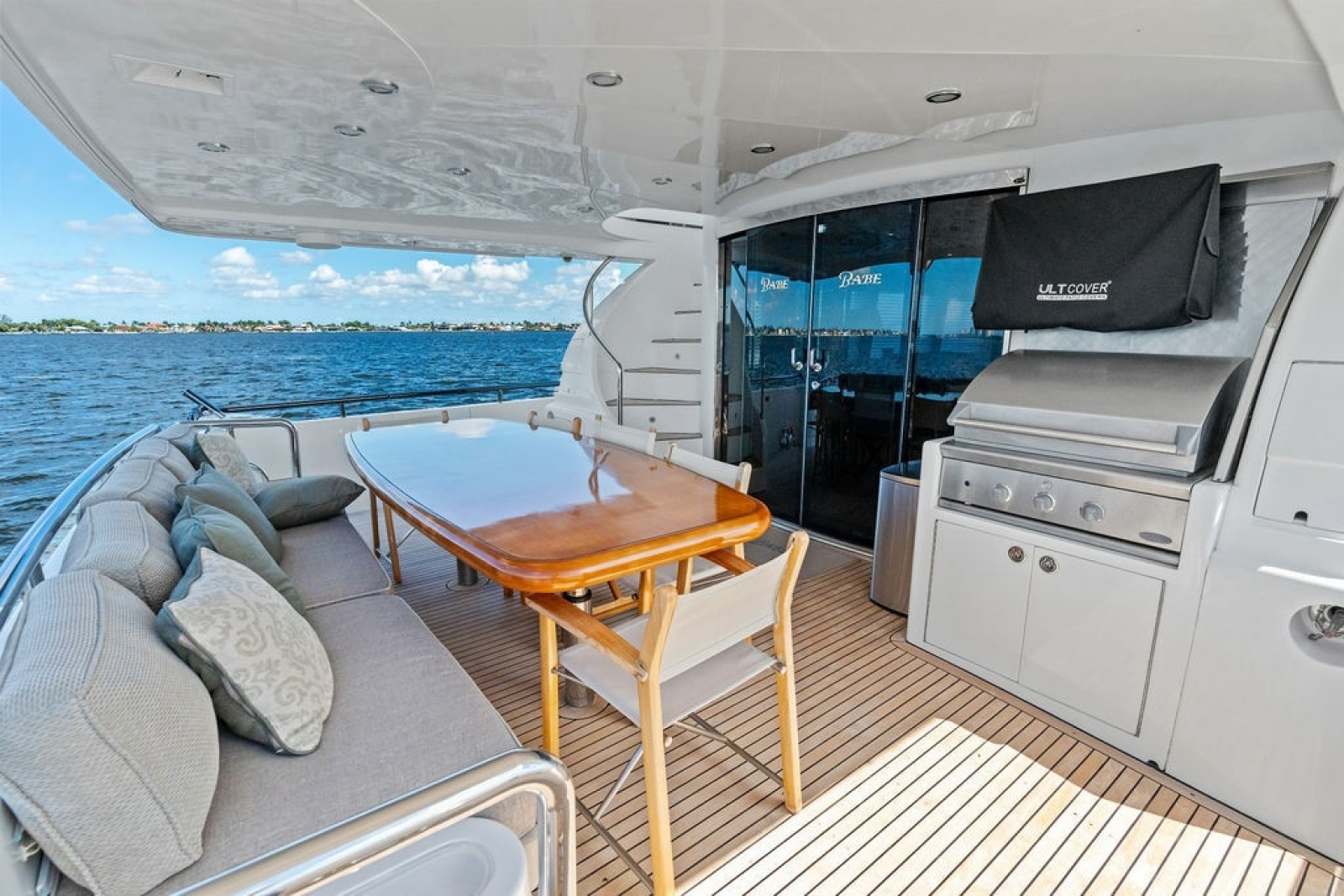 2005 Horizon 82