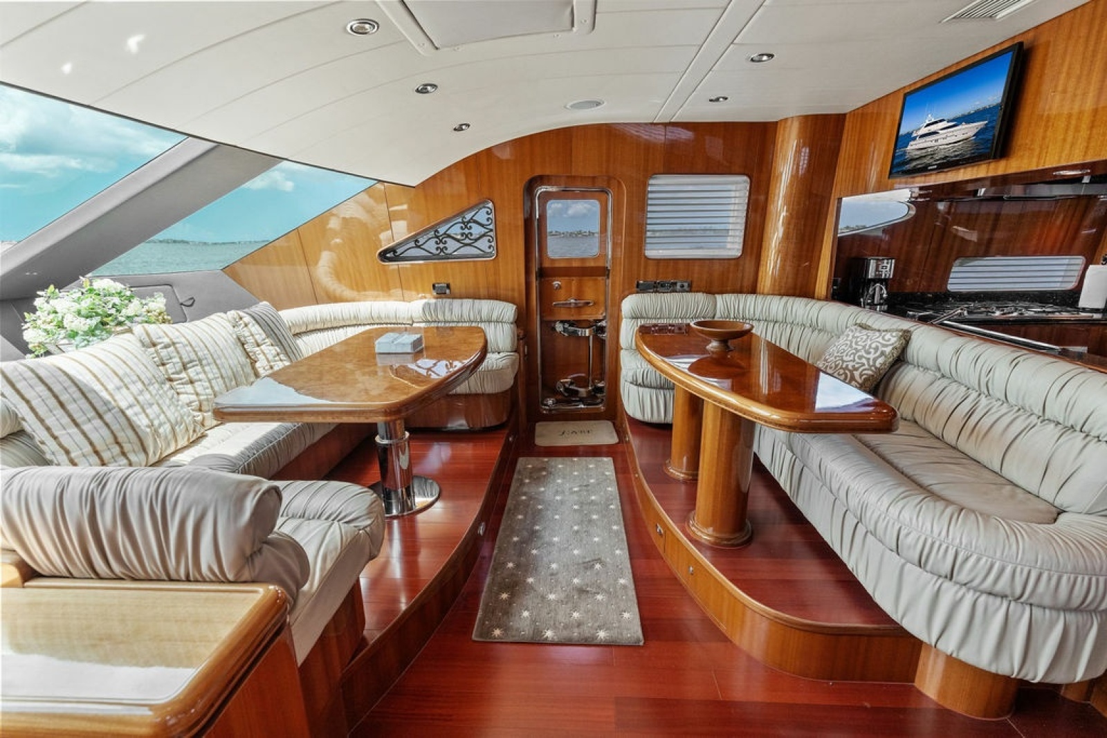 2005 Horizon 82