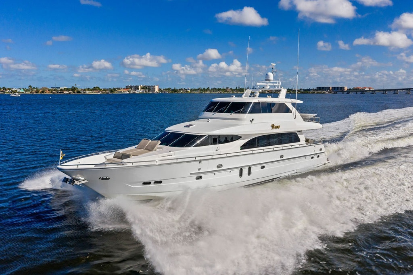 2005 Horizon 82