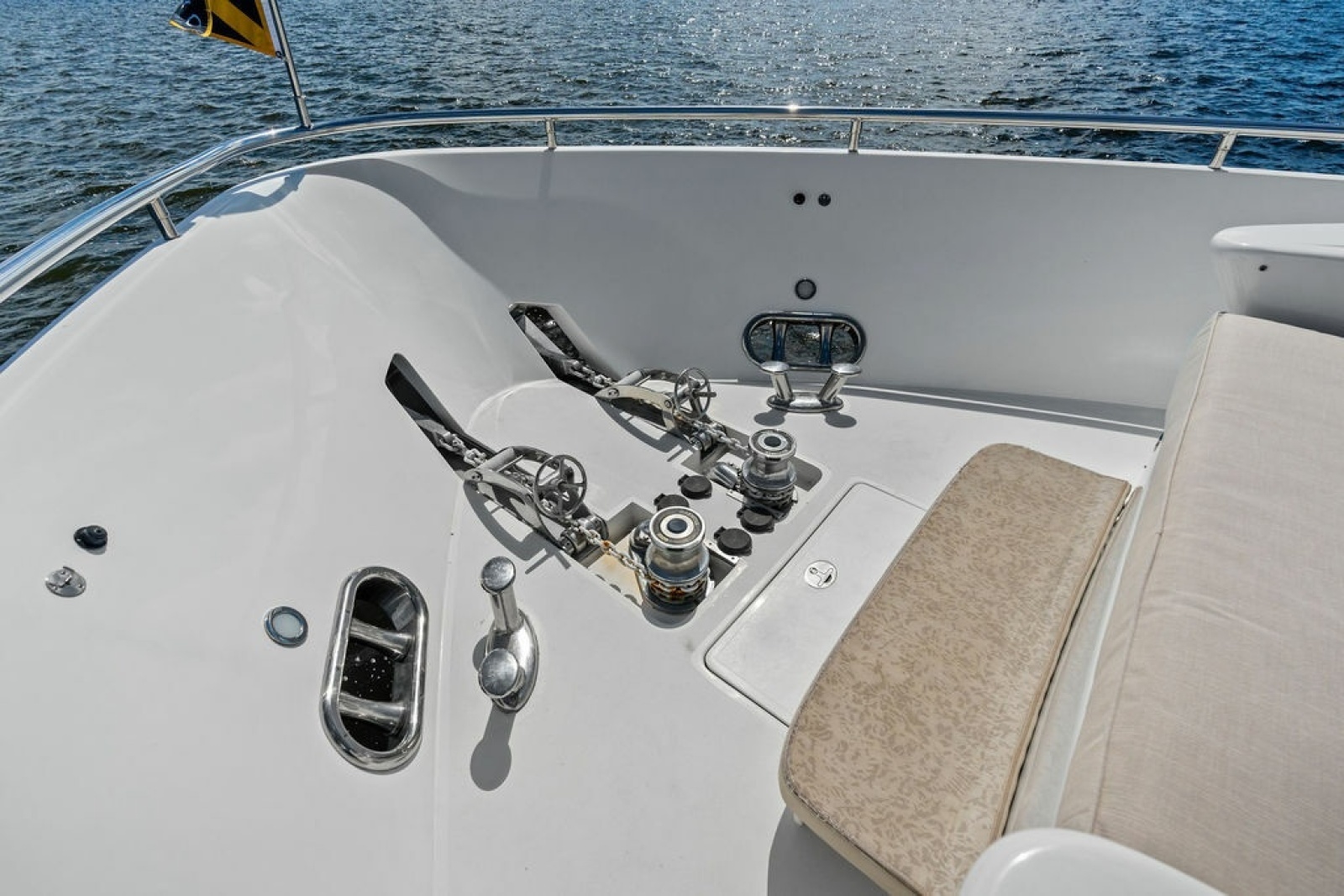 2005 Horizon 82