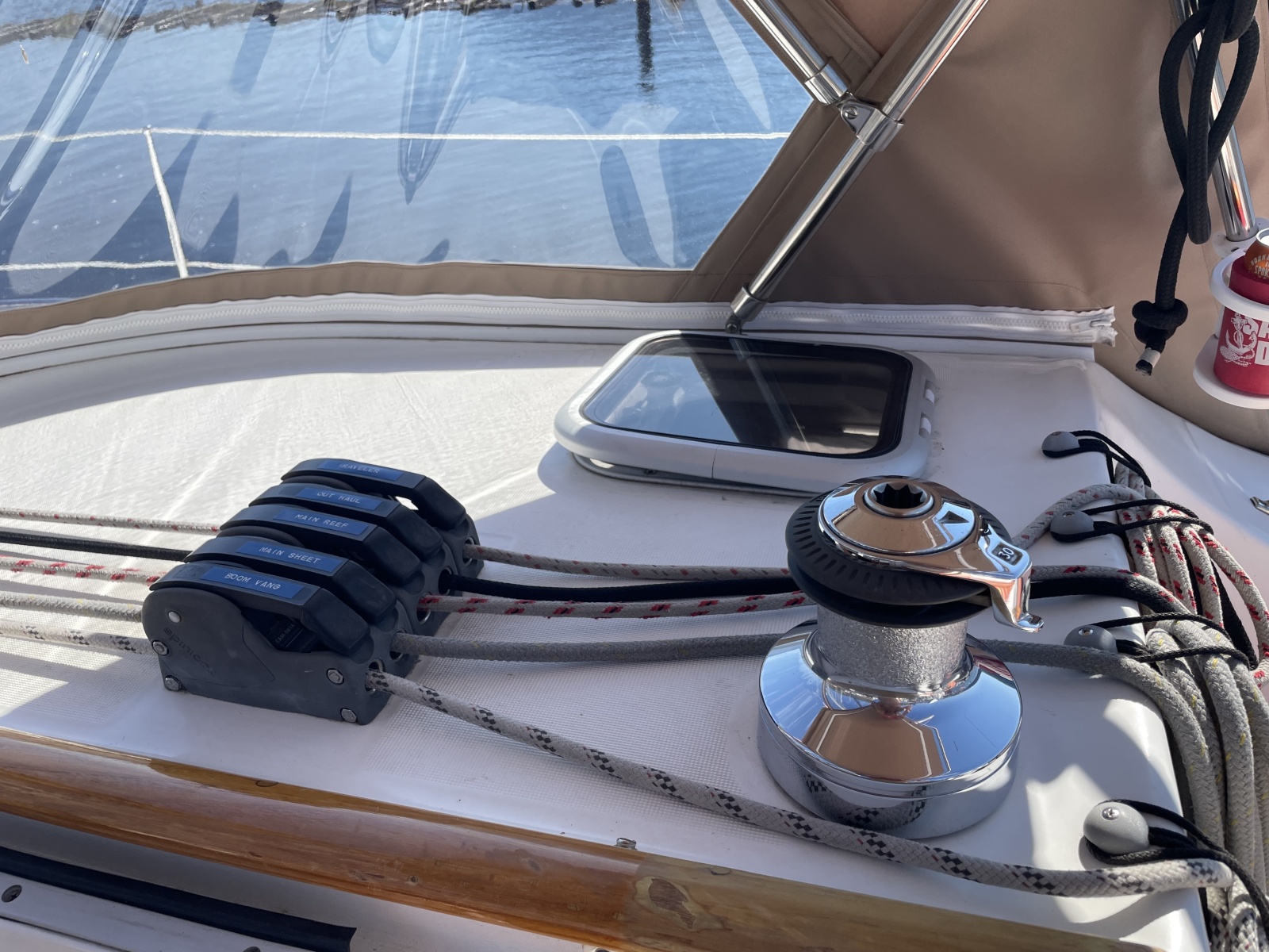 Beneteau 393 cabin top