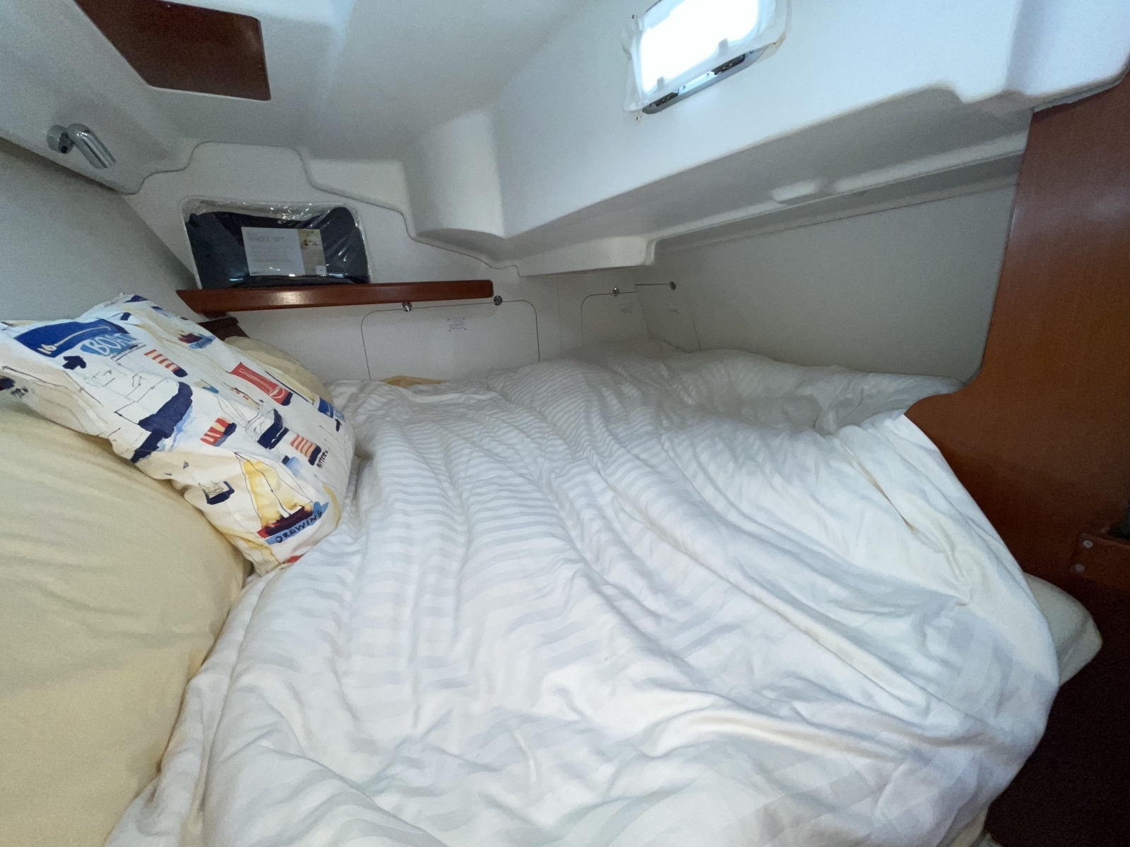Aft cabin interior of 2007 Beneteau 393 sailboat