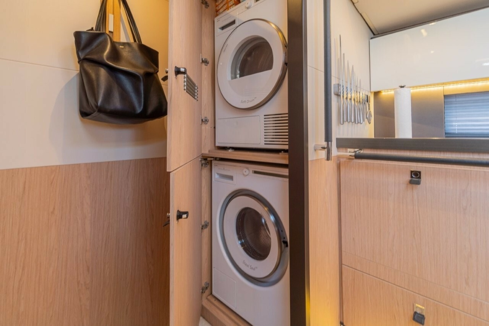 2020 Beneteau Oceanis Yacht 62