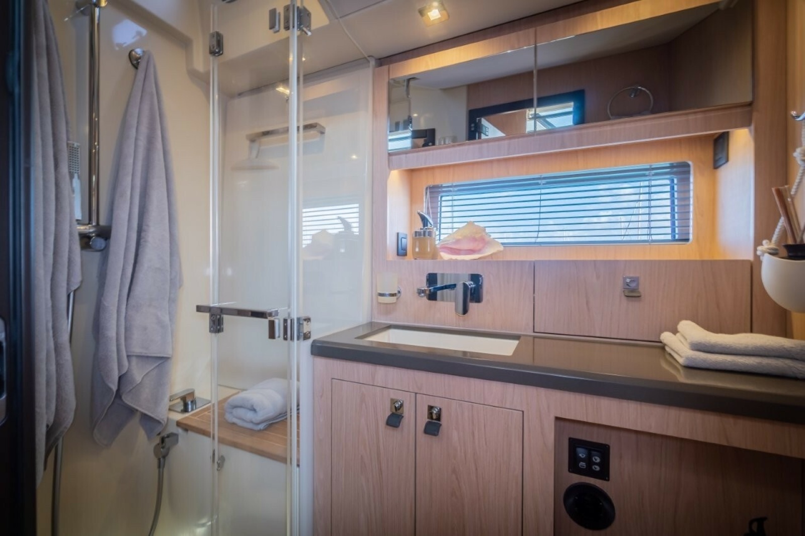 2020 Beneteau Oceanis Yacht 62