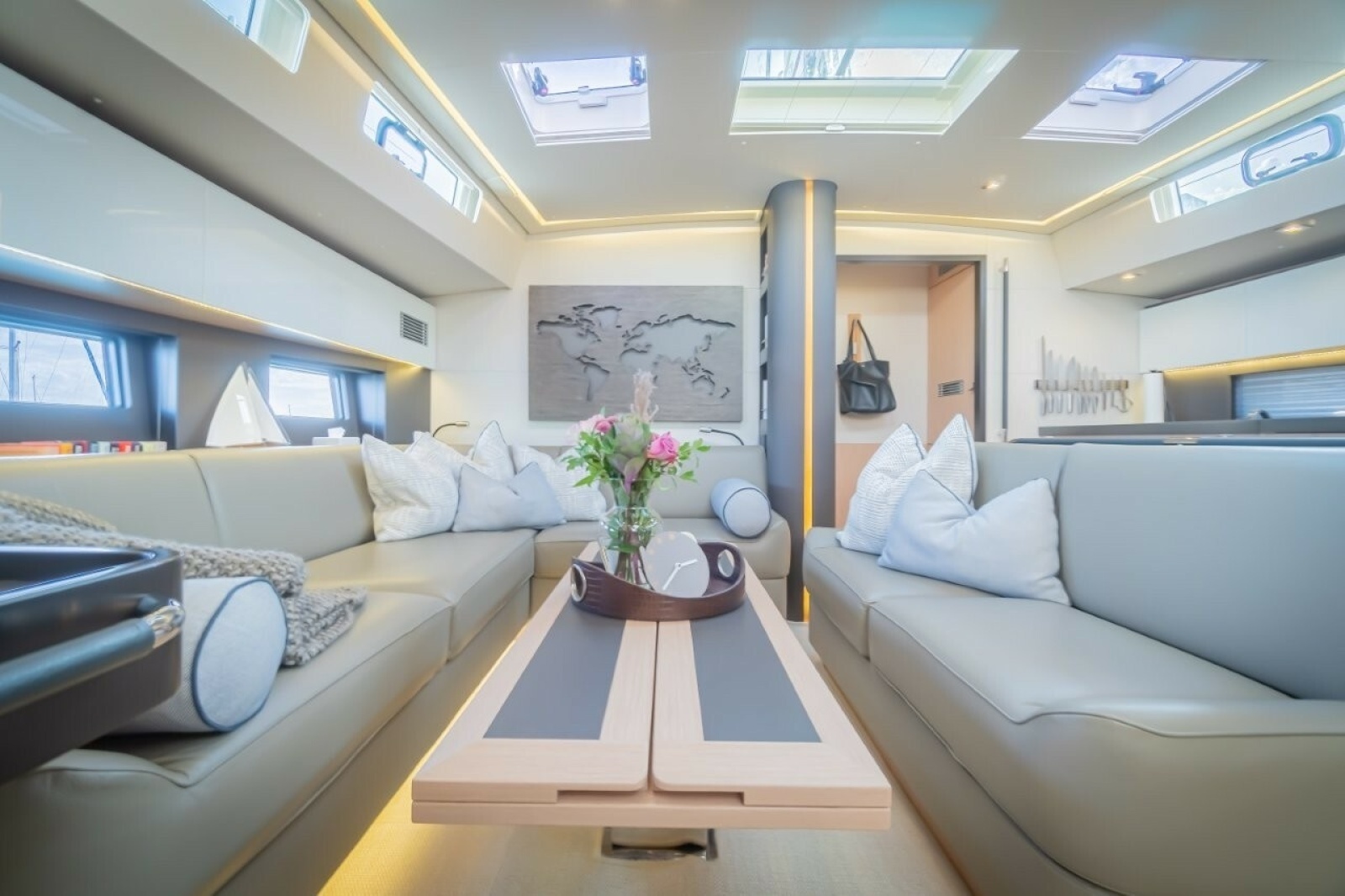 2020 Beneteau Oceanis Yacht 62