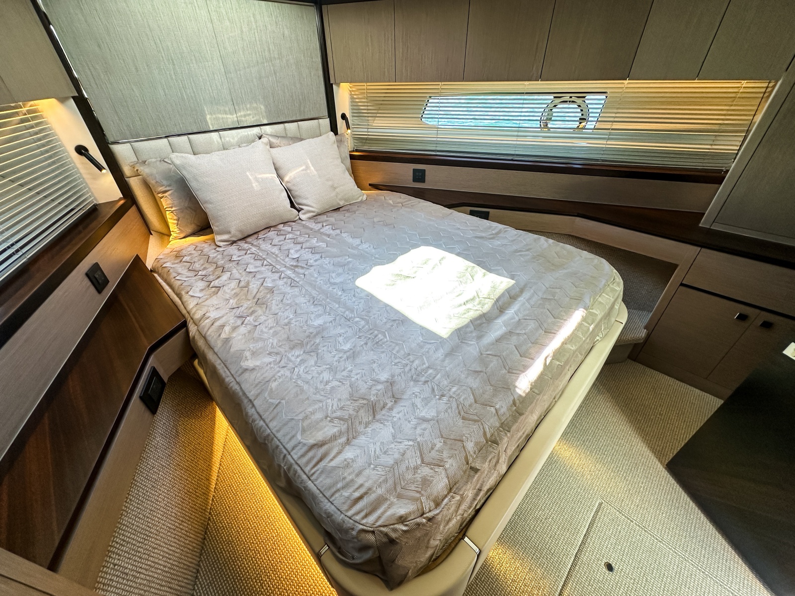 2024 Sunseeker 55 Manhattan