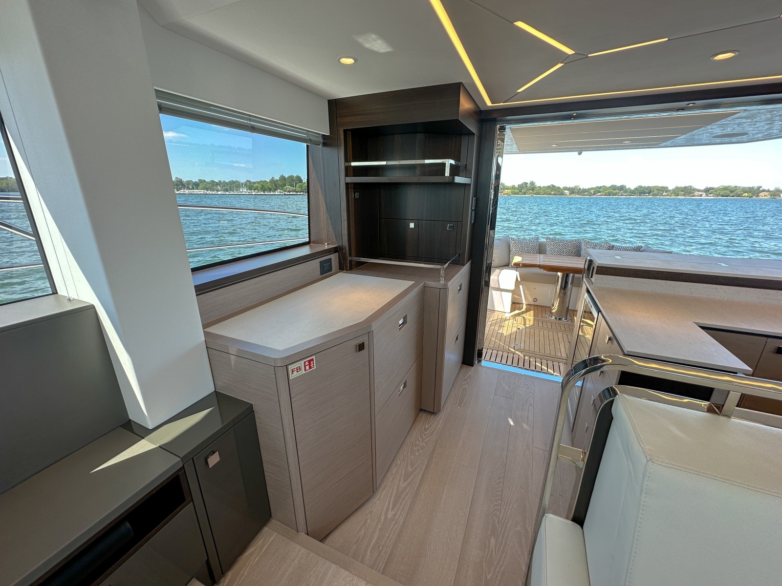 2024 Sunseeker 55 Manhattan