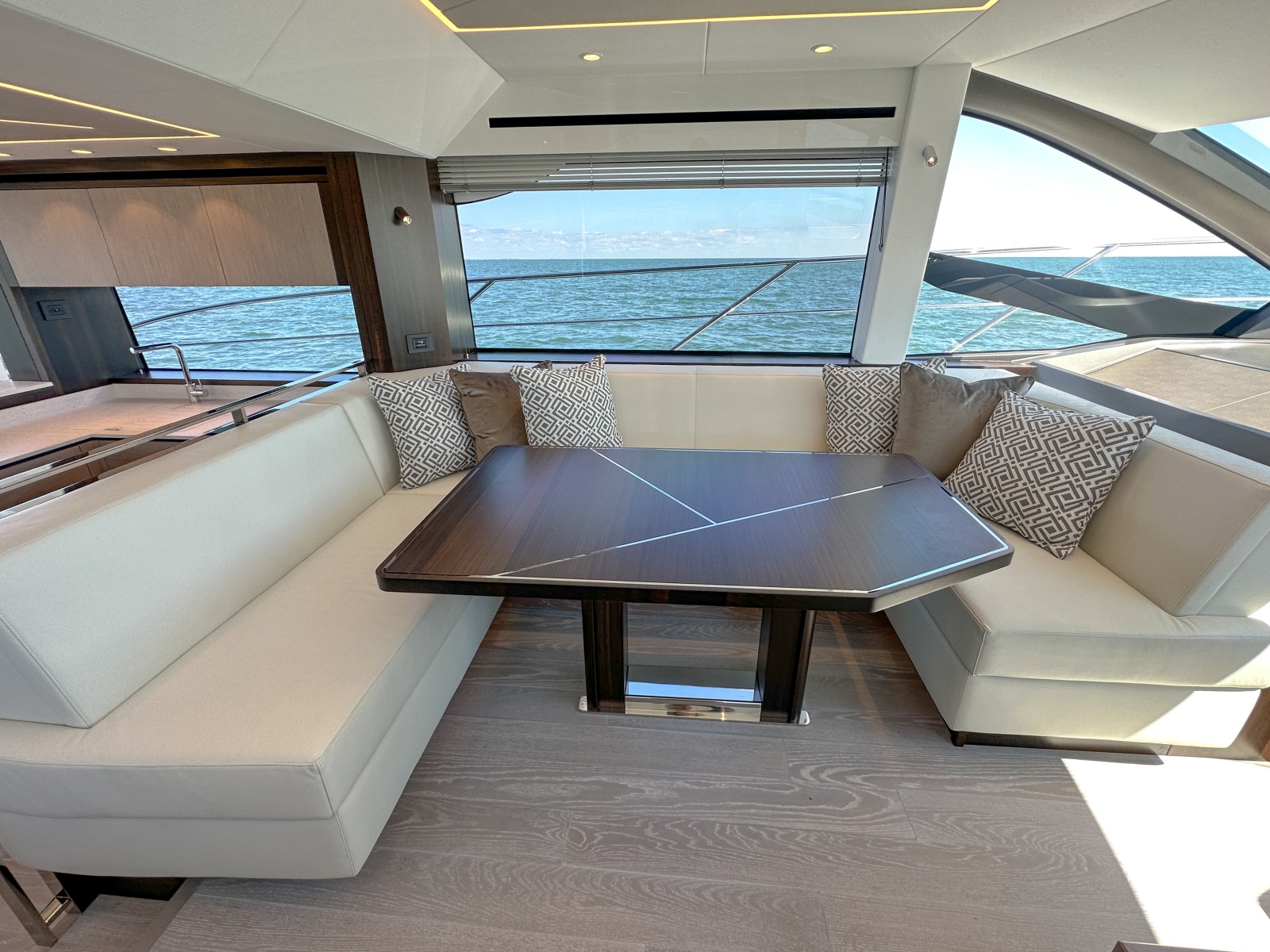 2024 Sunseeker 55 Manhattan