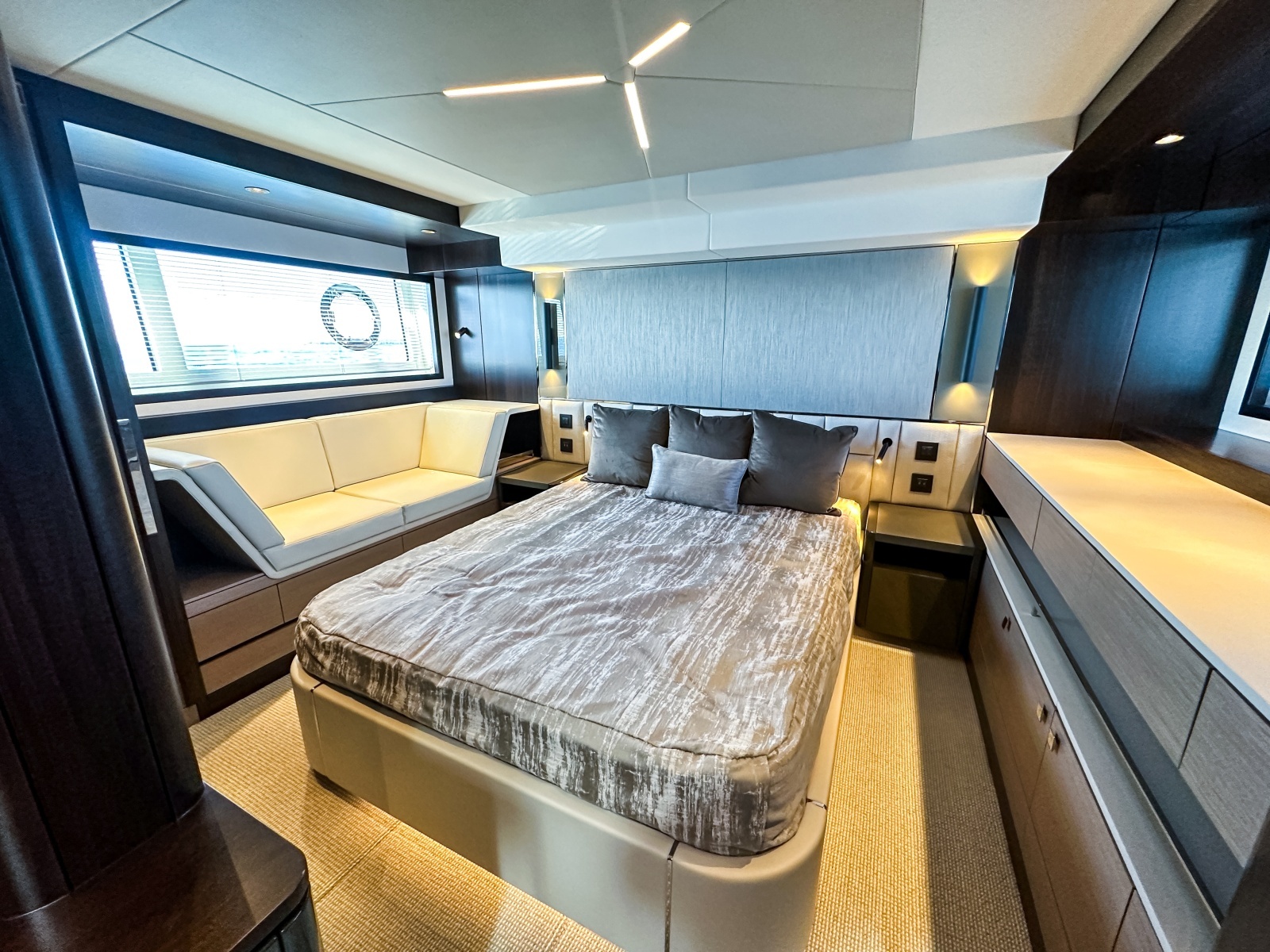 2024 Sunseeker 55 Manhattan