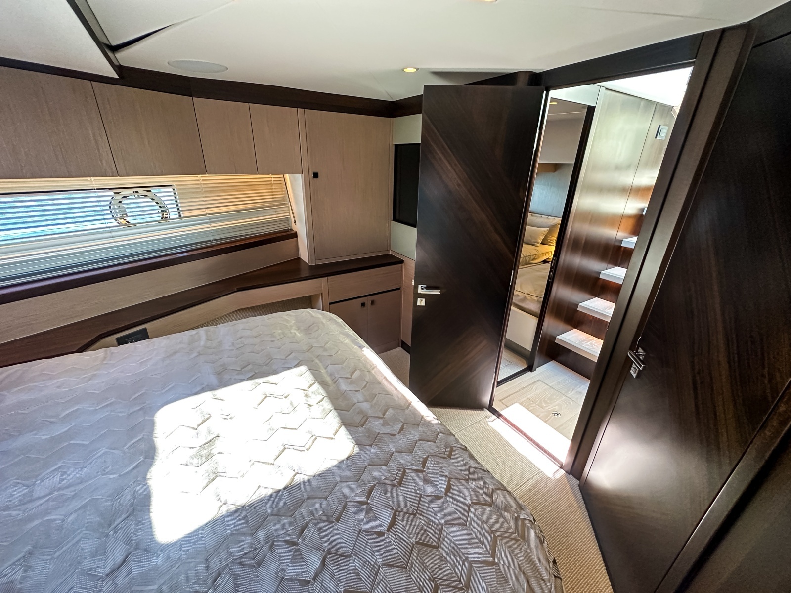 2024 Sunseeker 55 Manhattan