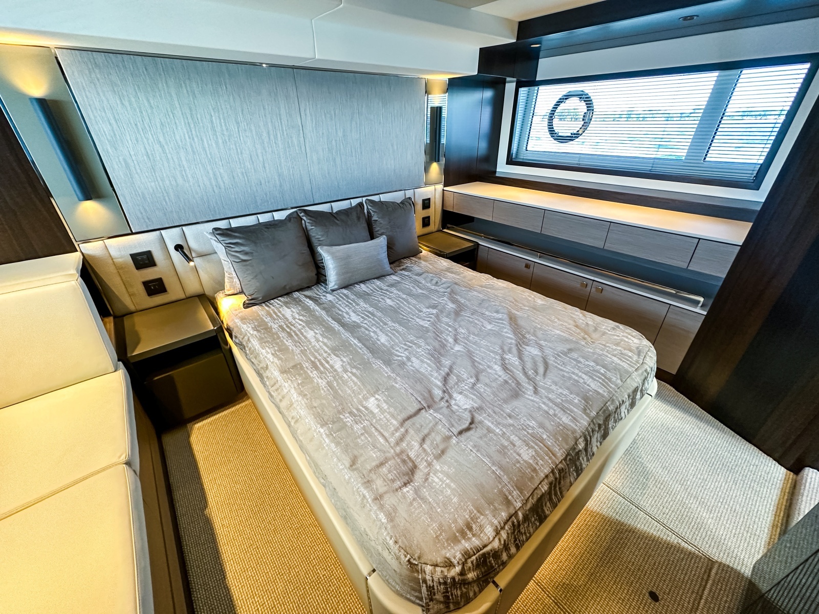 2024 Sunseeker 55 Manhattan