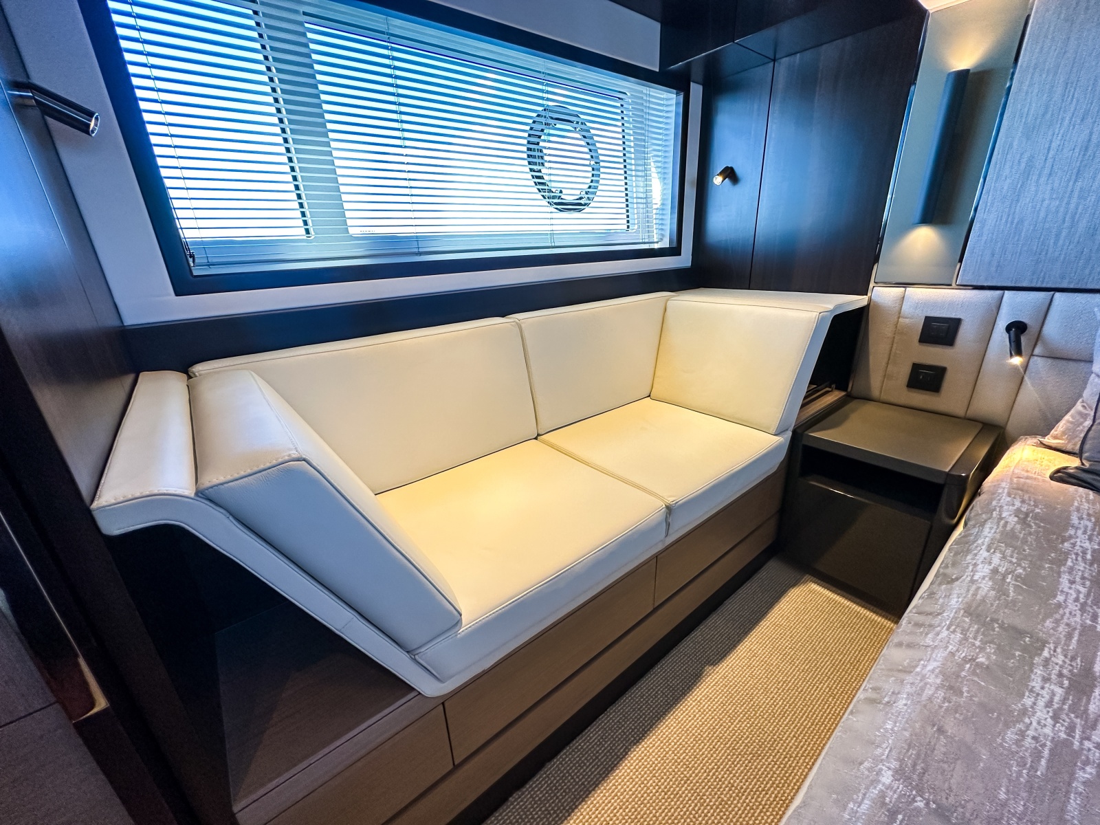 2024 Sunseeker 55 Manhattan