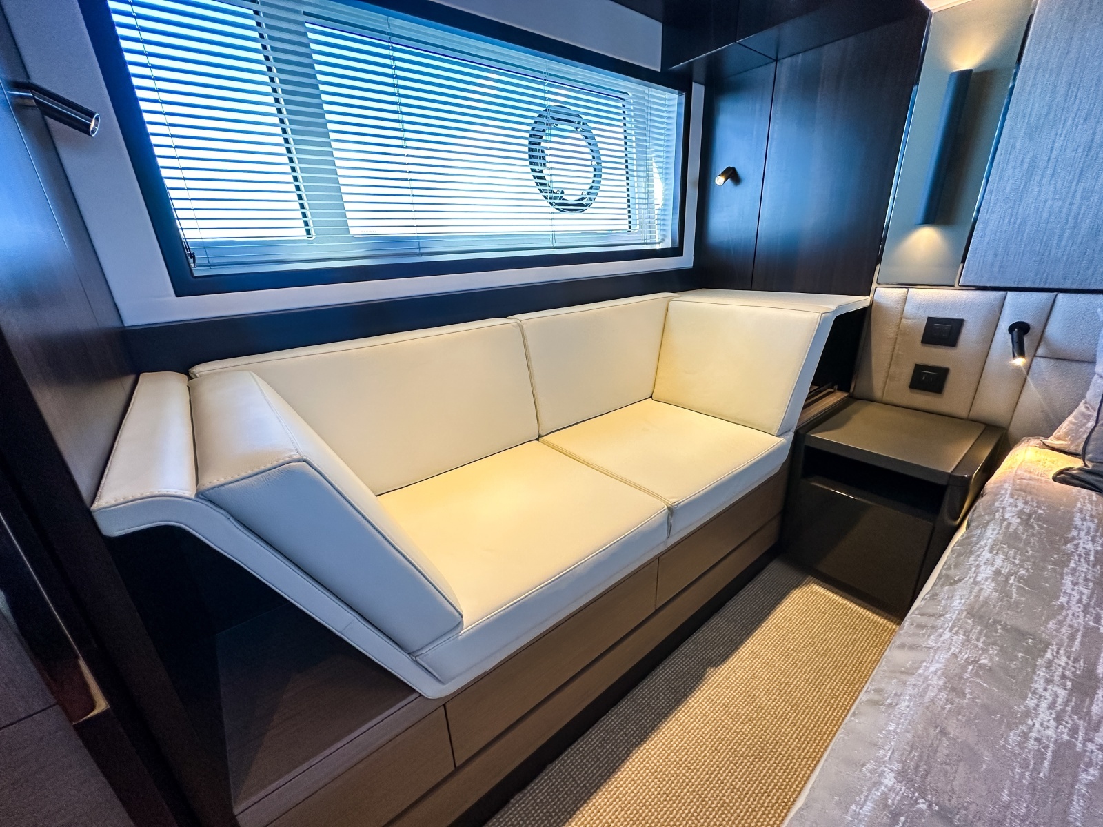 2024 Sunseeker 55 Manhattan