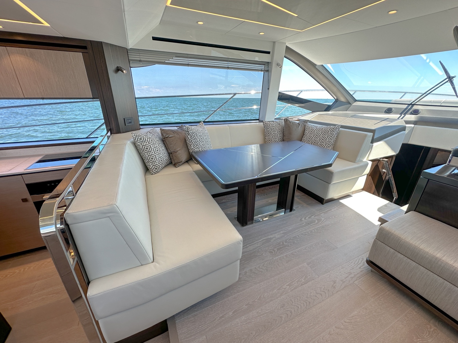 2024 Sunseeker 55 Manhattan