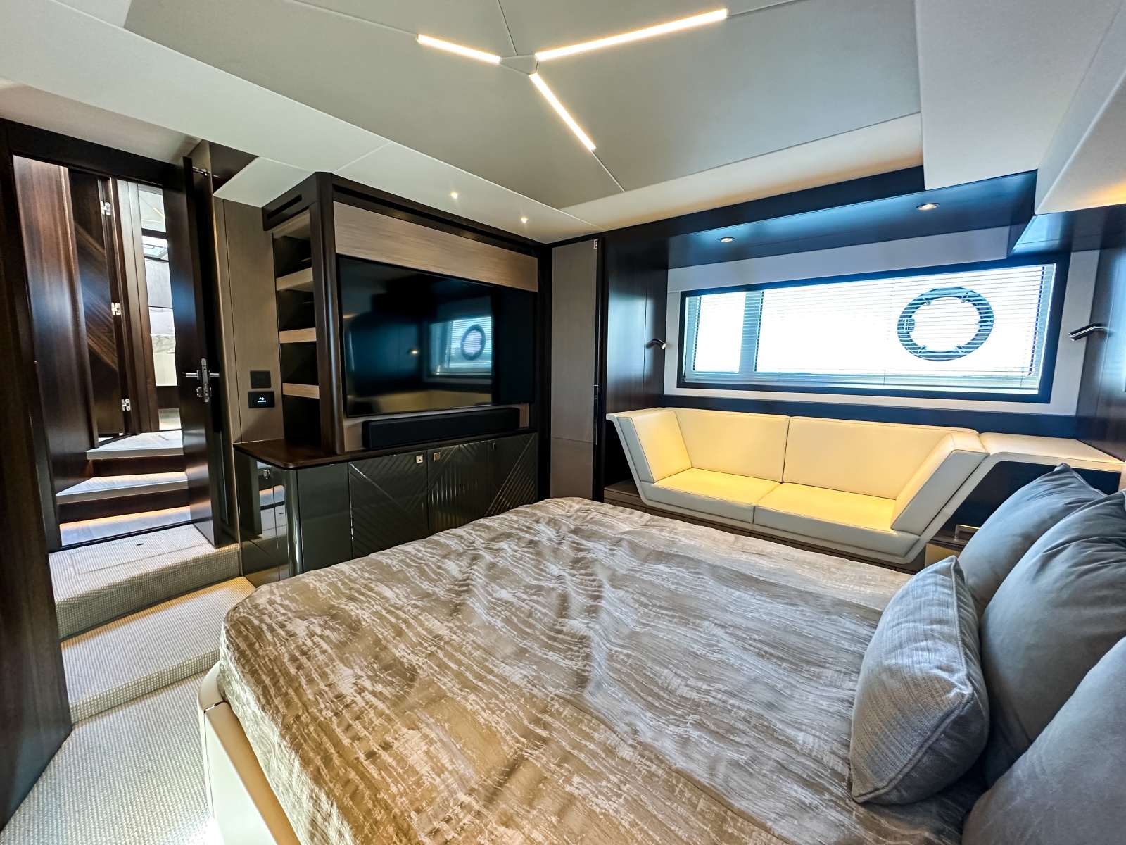 2024 Sunseeker 55 Manhattan