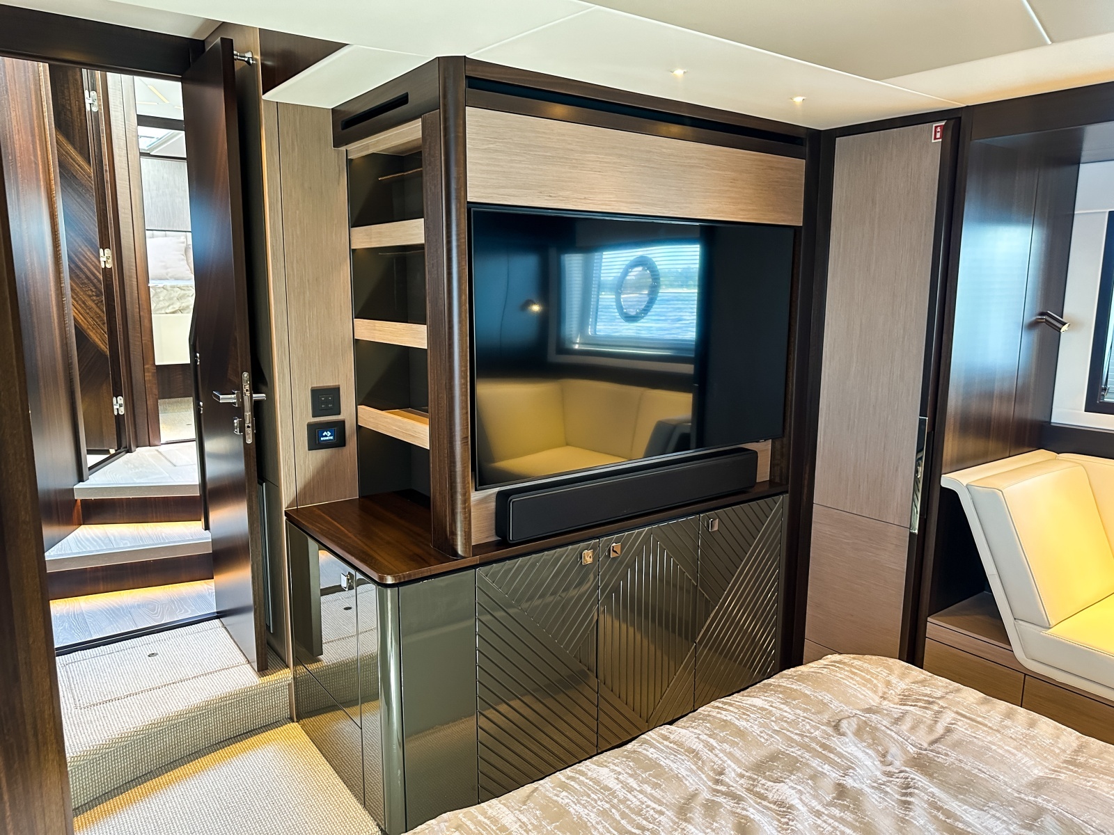 2024 Sunseeker 55 Manhattan