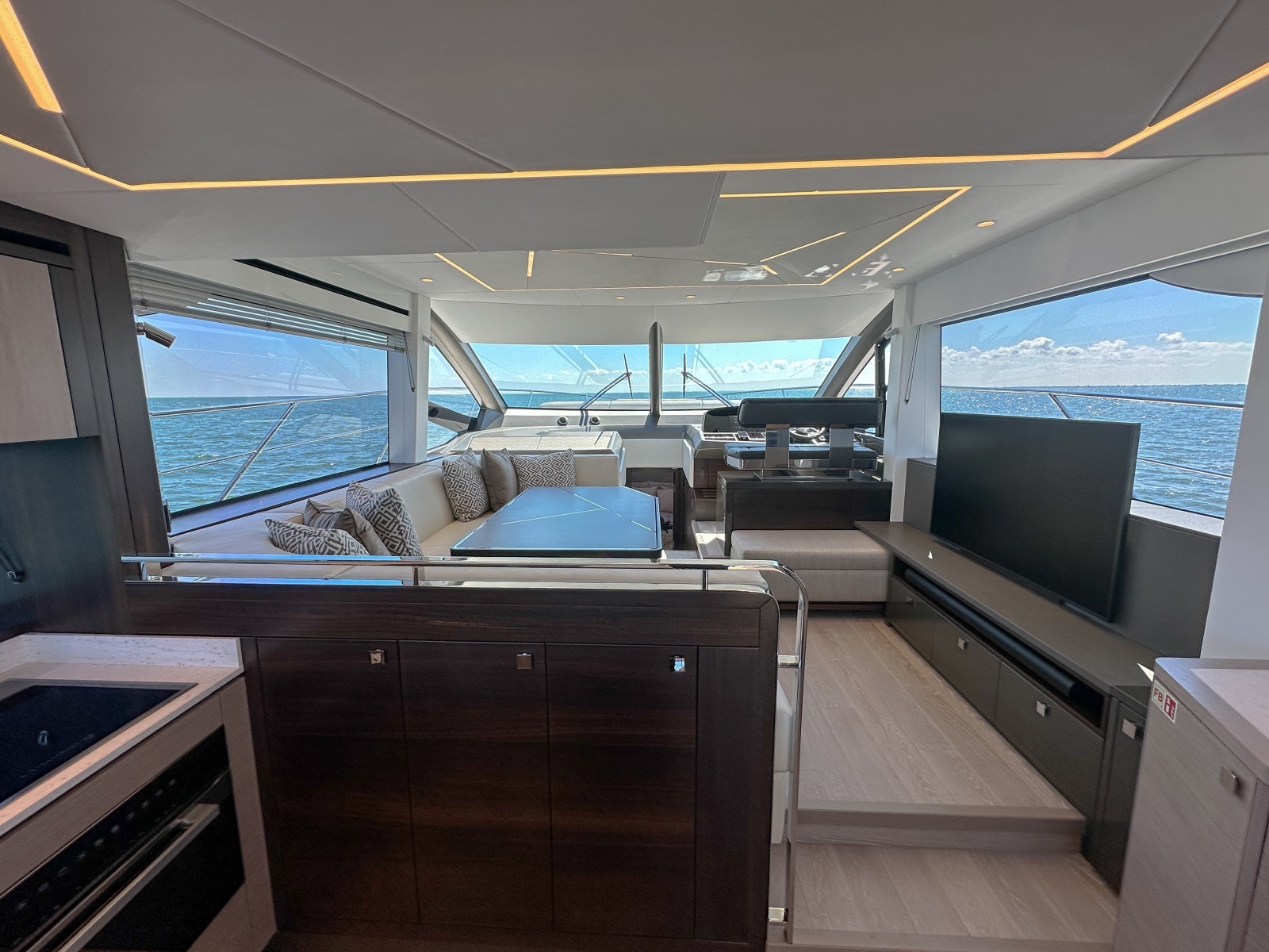 2024 Sunseeker 55 Manhattan