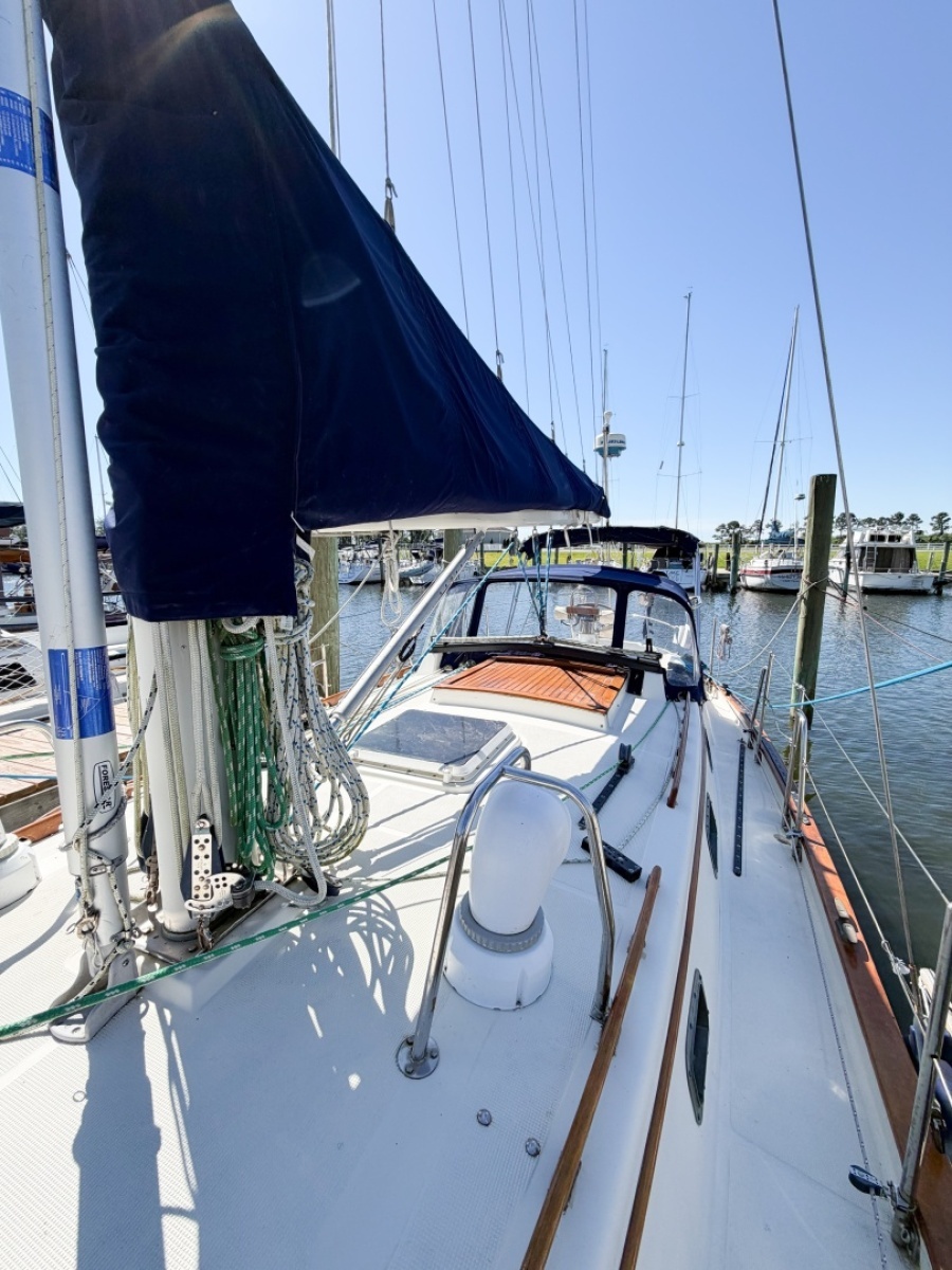 1998 Pacific Seacraft 37