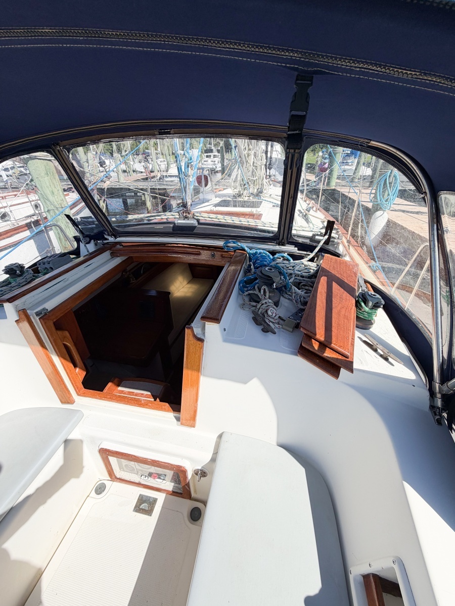 1998 Pacific Seacraft 37