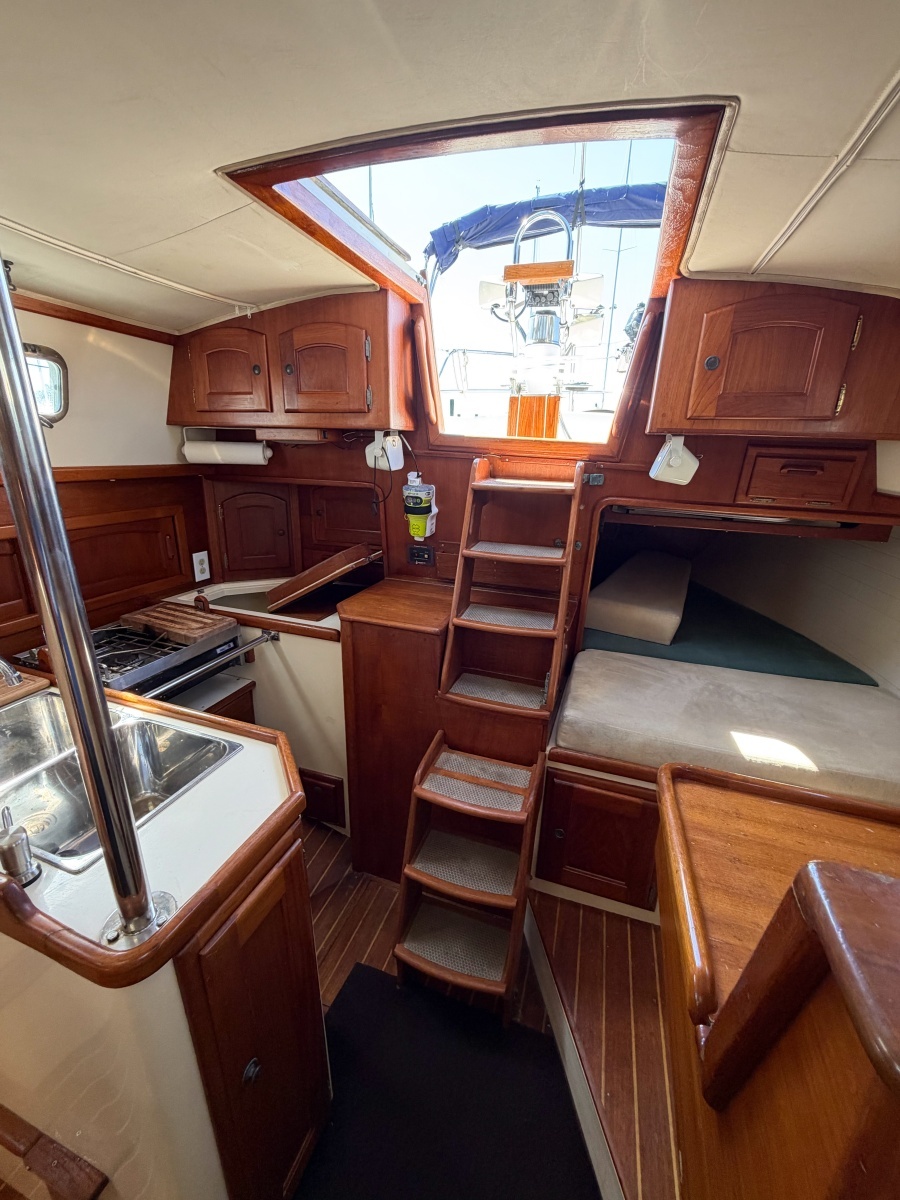 1998 Pacific Seacraft 37