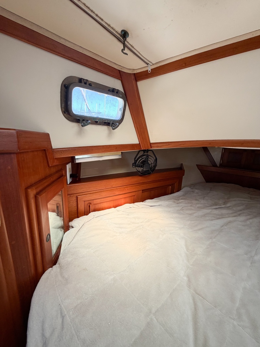 1998 Pacific Seacraft 37