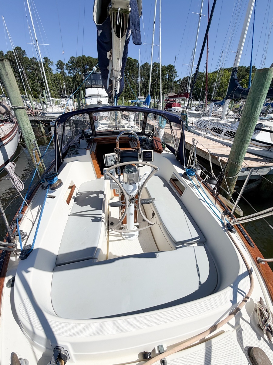 1998 Pacific Seacraft 37