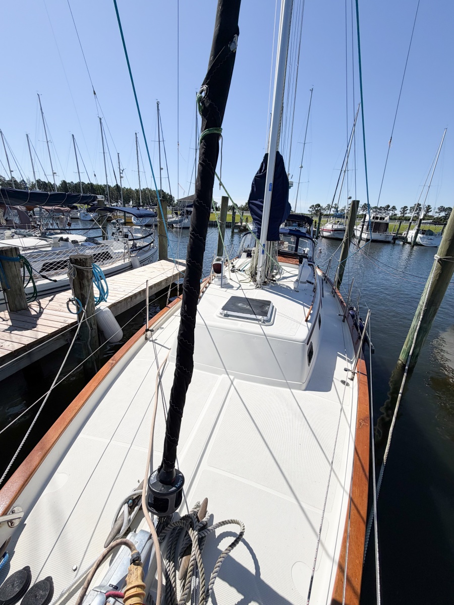 1998 Pacific Seacraft 37