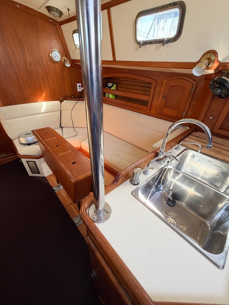 1998 Pacific Seacraft 37