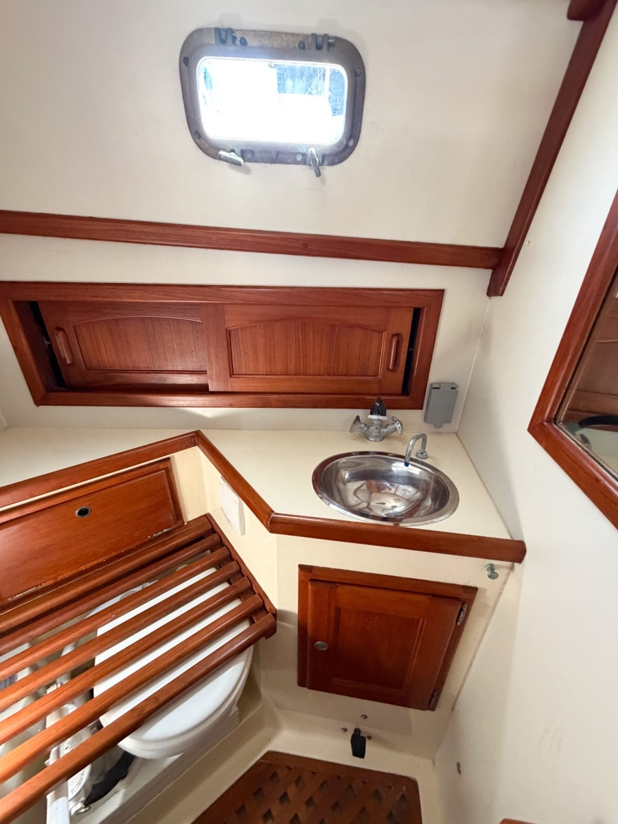 1998 Pacific Seacraft 37
