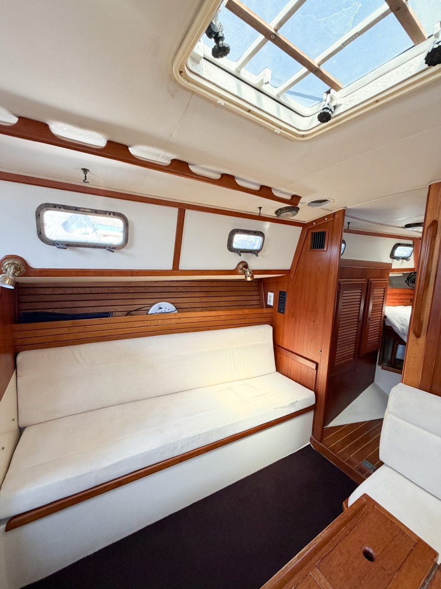 1998 Pacific Seacraft 37