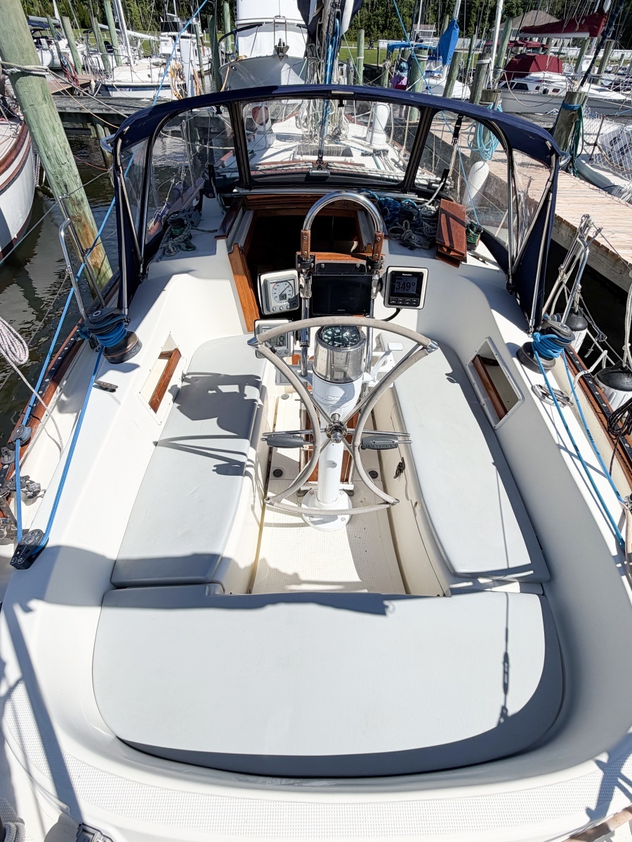 1998 Pacific Seacraft 37