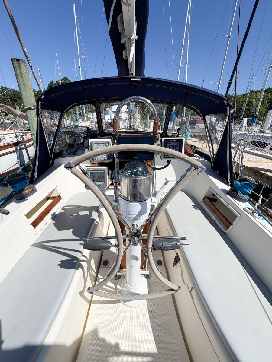 1998 Pacific Seacraft 37