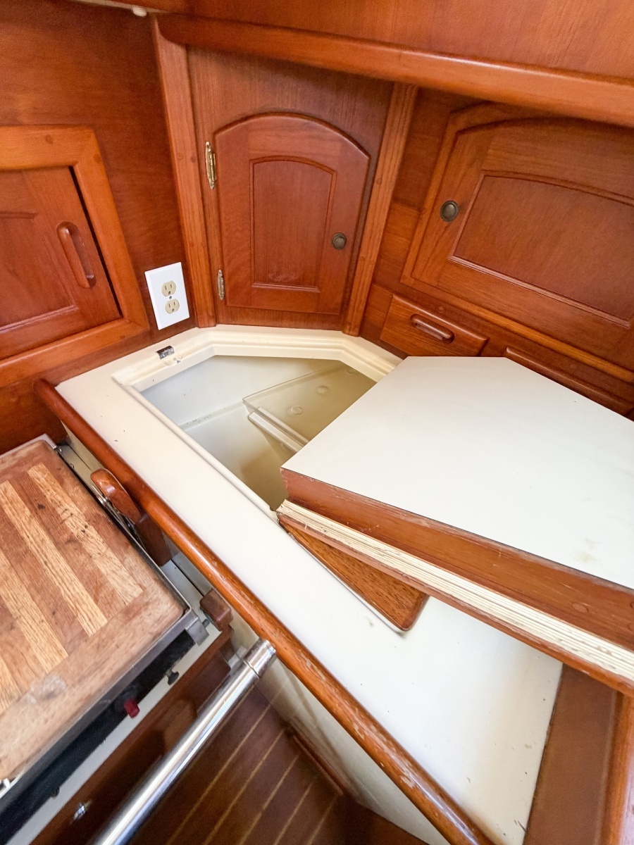 1998 Pacific Seacraft 37
