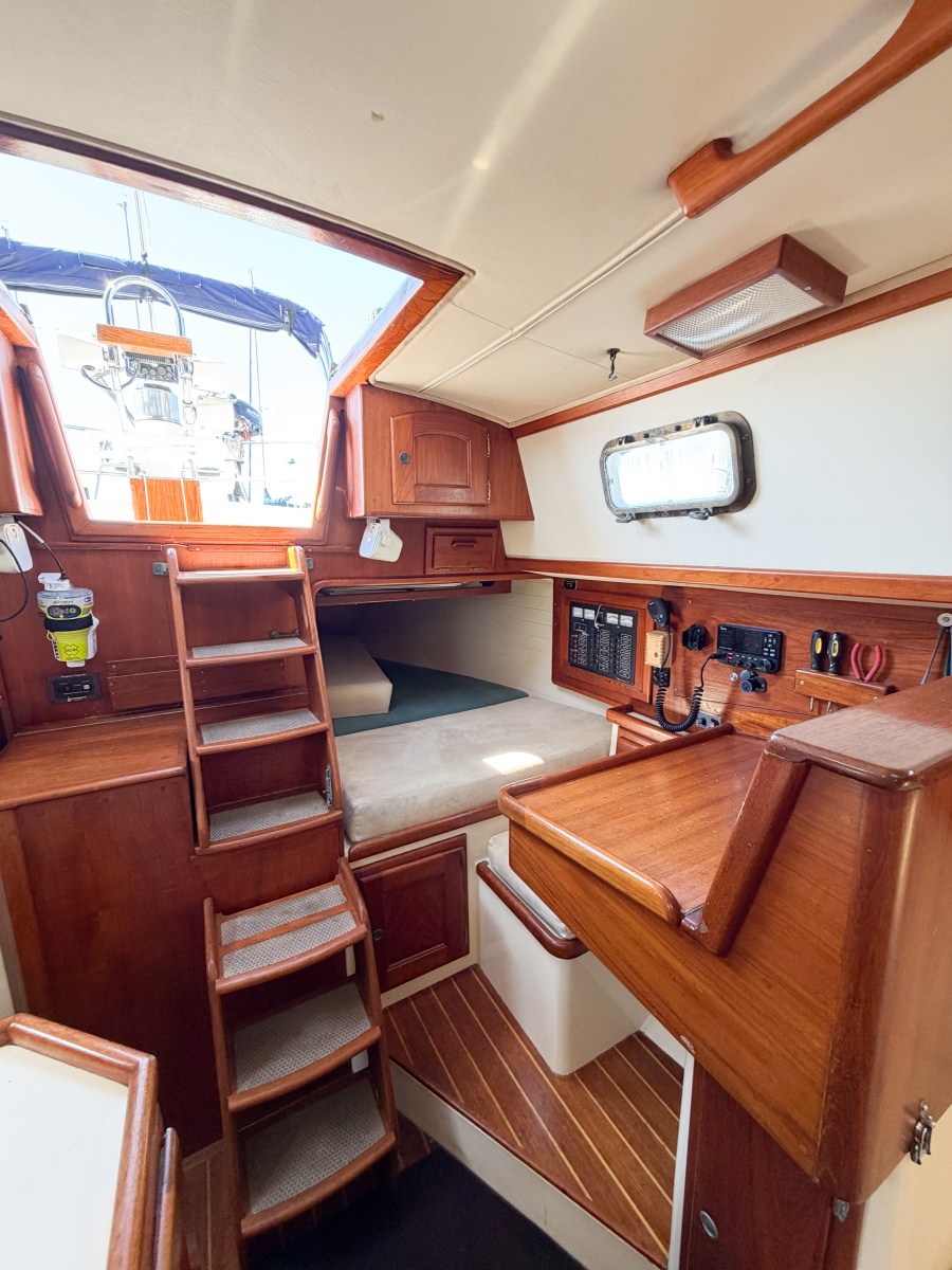 1998 Pacific Seacraft 37