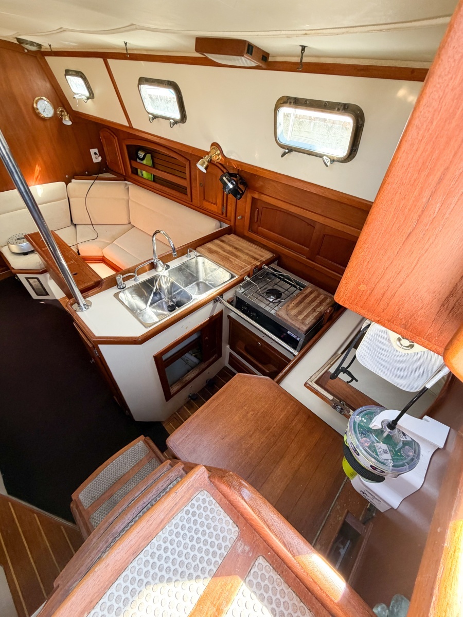 1998 Pacific Seacraft 37